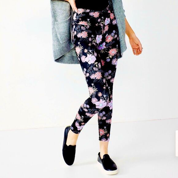 SO Black Floral Print Sporty 7/8 Leggings Crossover Waistband Size Medium - Picture 1 of 10